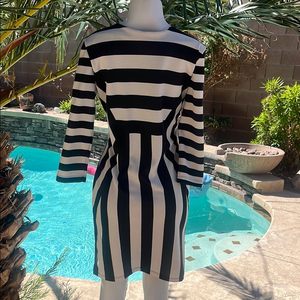 H&M Monochrome Striped Dress - Picture 4 of 7